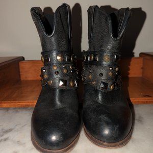 Circle G Srudded Booties